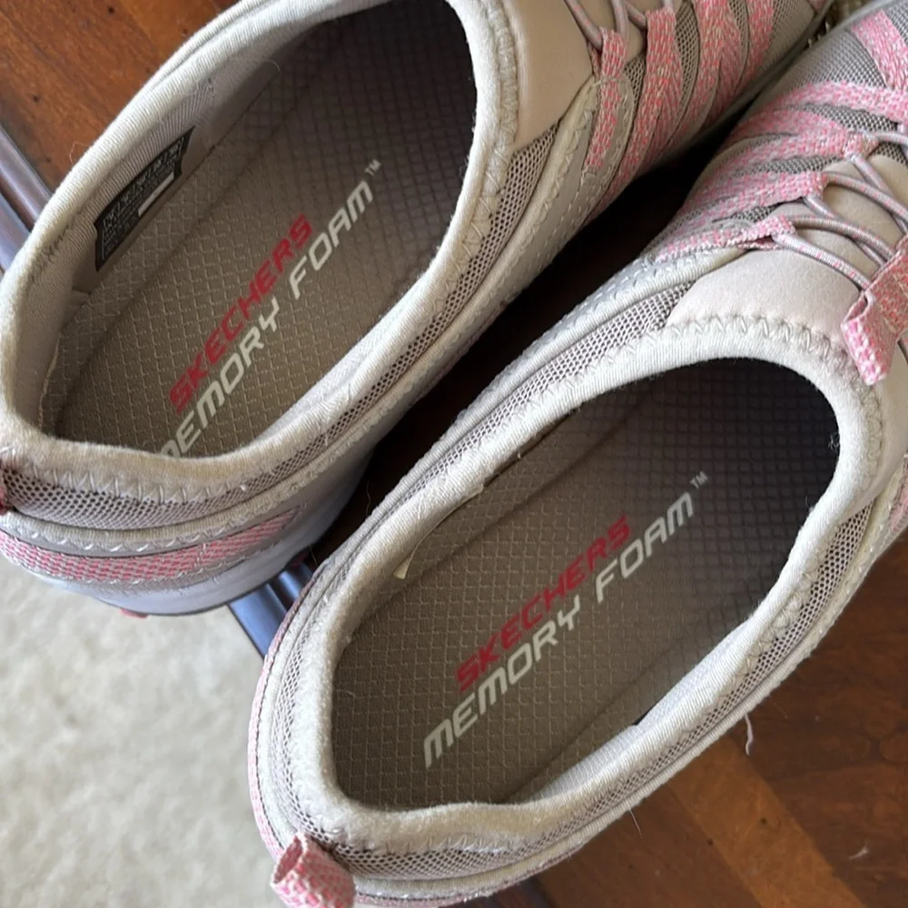 Brand New Skechers Memory Foam Slip On Sneakers Neutral Taupe w/ Coral Hiking
